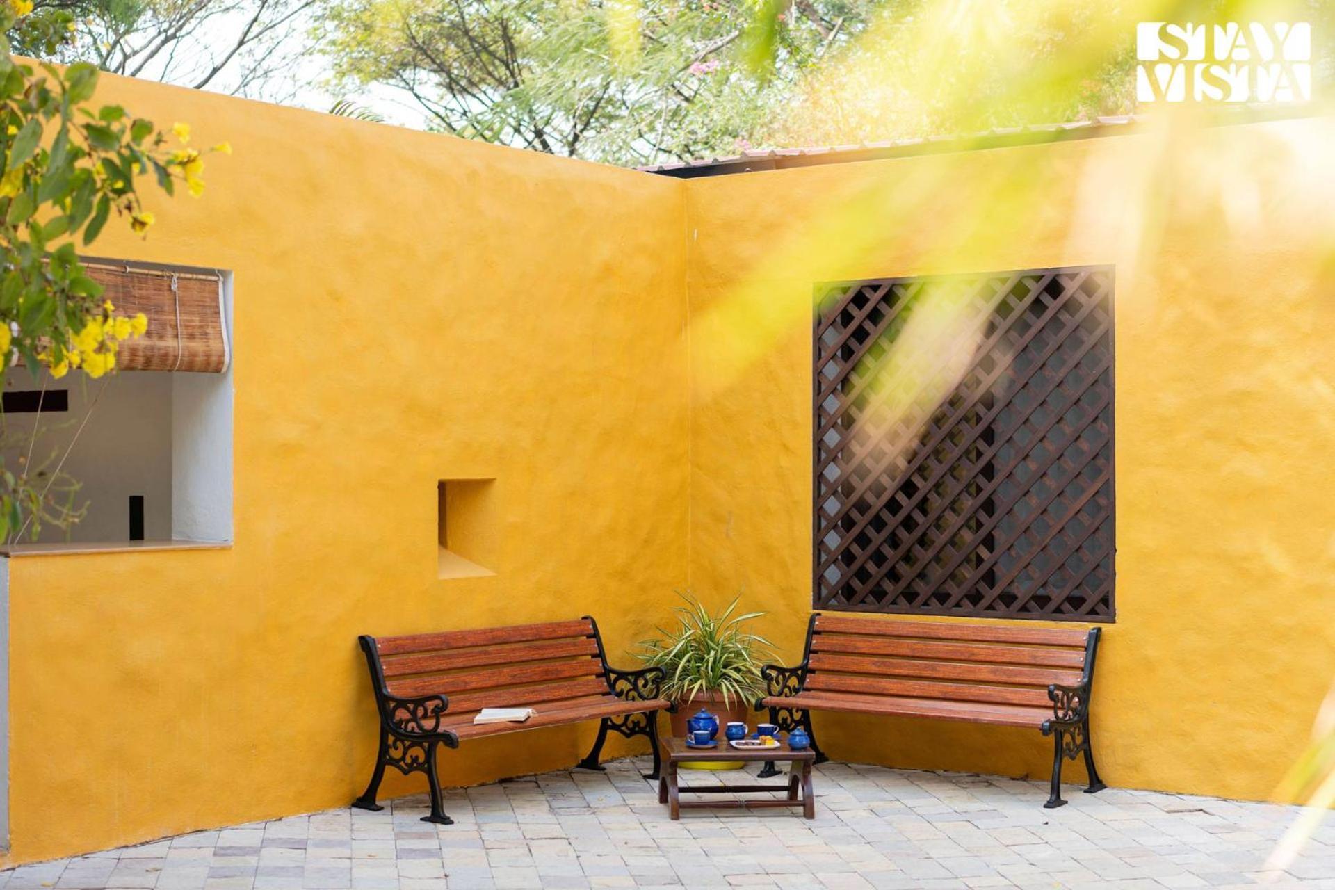 The Courtyard By Stayvista - Private Pool With Rustic Charm, Vibrant Courtyard, Spacious Verandah & Garden Alībāg Eksteriør billede