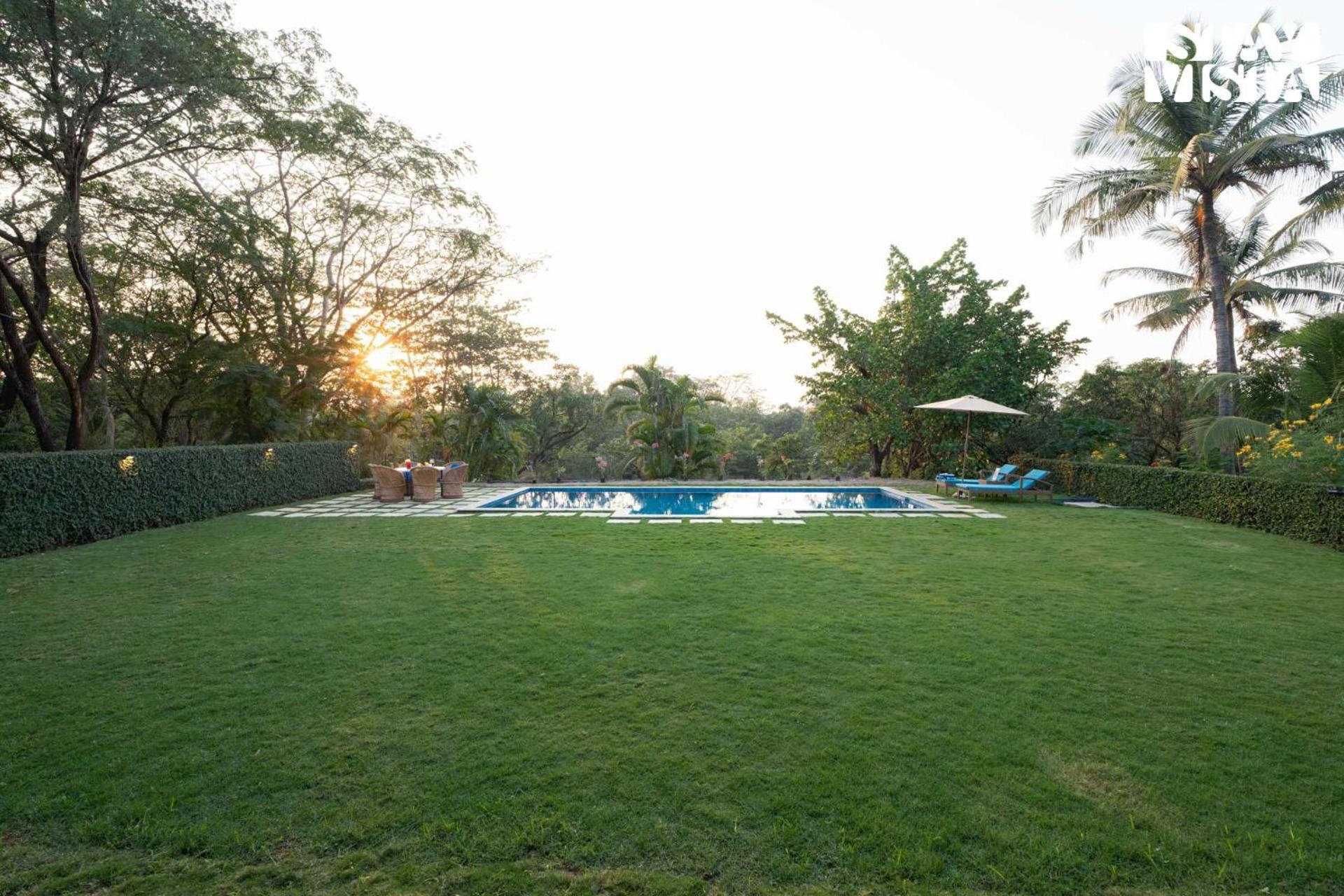 The Courtyard By Stayvista - Private Pool With Rustic Charm, Vibrant Courtyard, Spacious Verandah & Garden Alībāg Eksteriør billede