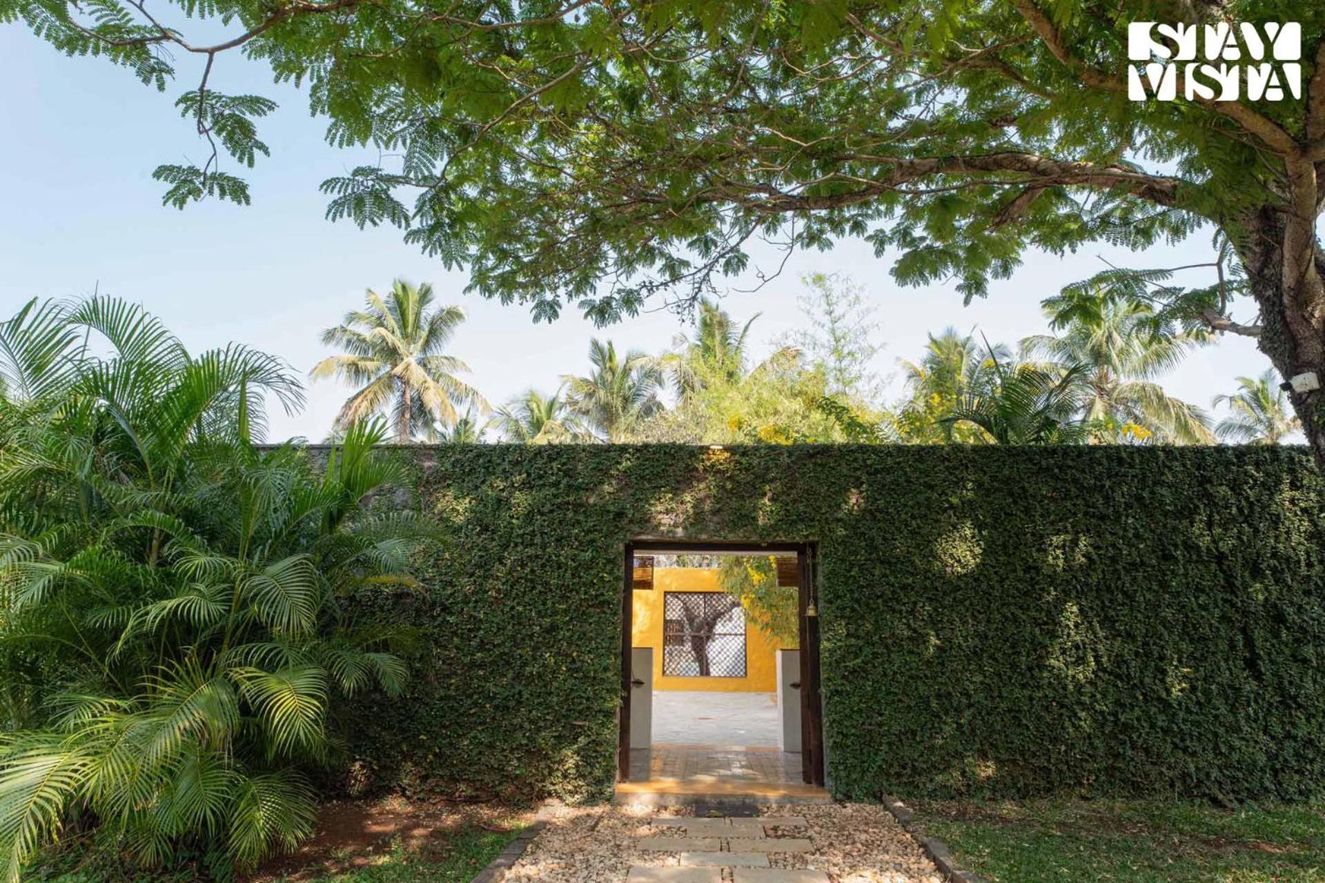 The Courtyard By Stayvista - Private Pool With Rustic Charm, Vibrant Courtyard, Spacious Verandah & Garden Alībāg Eksteriør billede